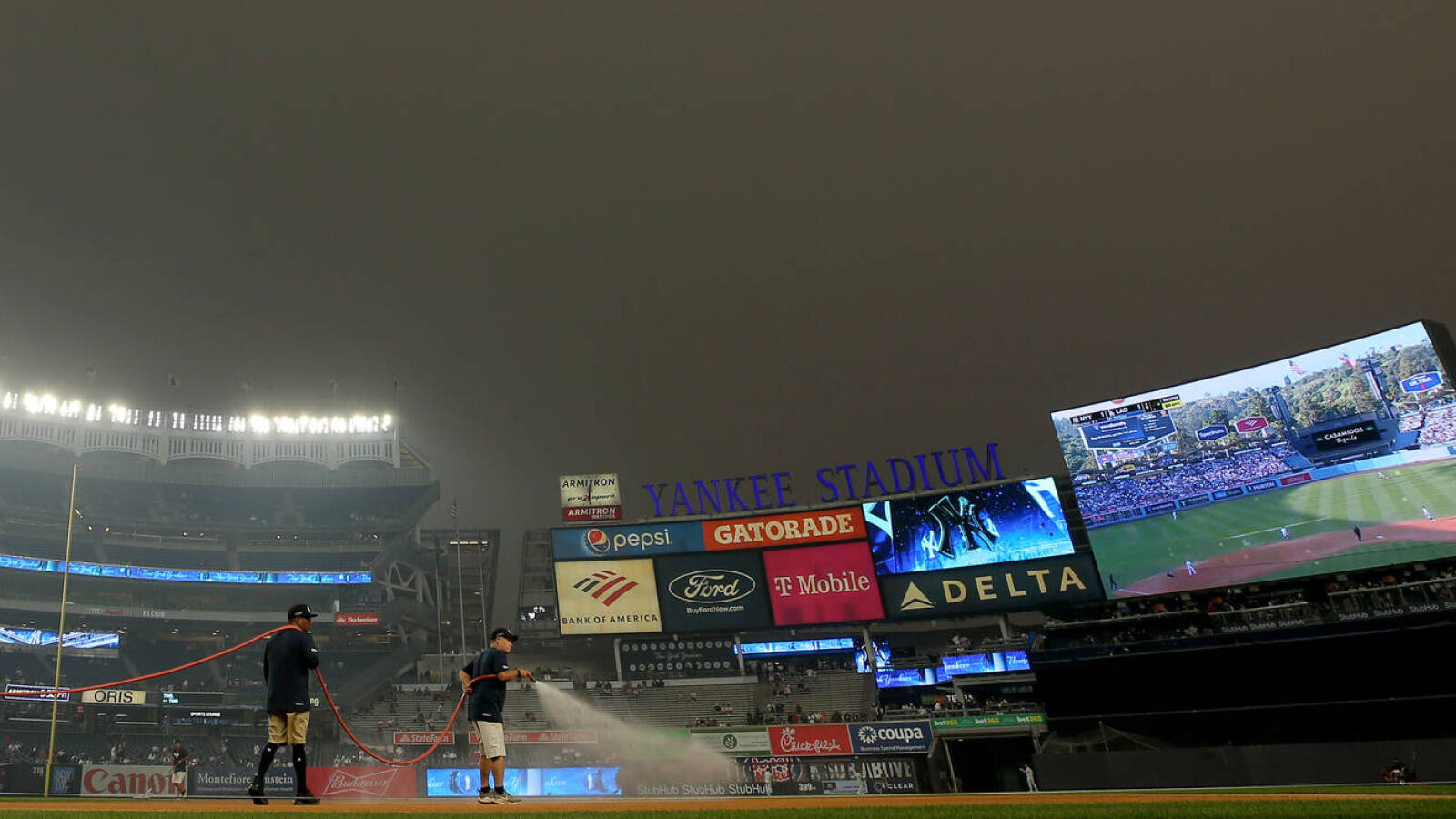 Photo of Yankee Stadium shows shockingly poor air quality due to ...