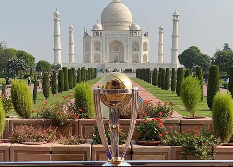 Icc Cricket World Cup Trophy Reaches Taj Mahal Sports Glitz 1699